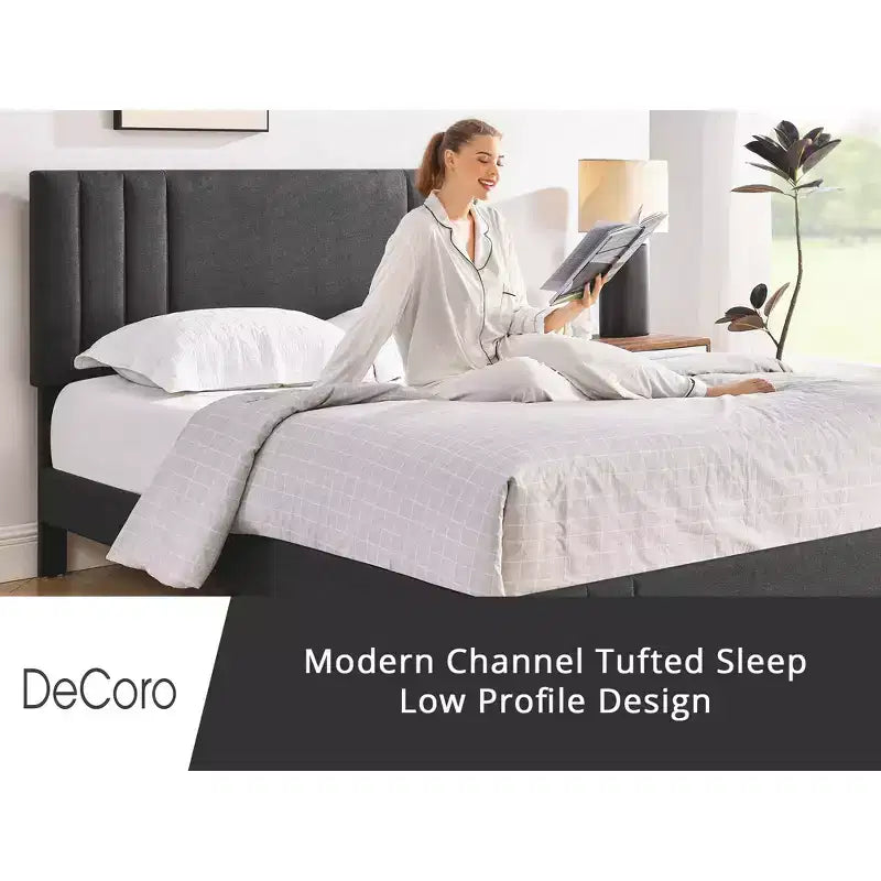 Letto a piattaforma moderno imbottito con bottoni