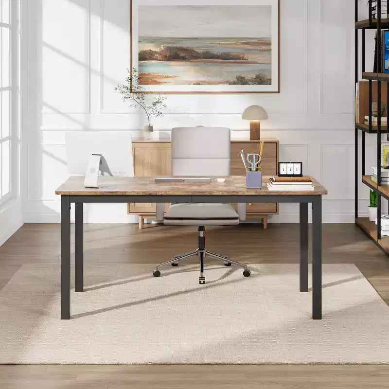 Grande scrivania da ufficio, struttura in metallo nero, workstation moderna e semplice per studio o ufficio a casa