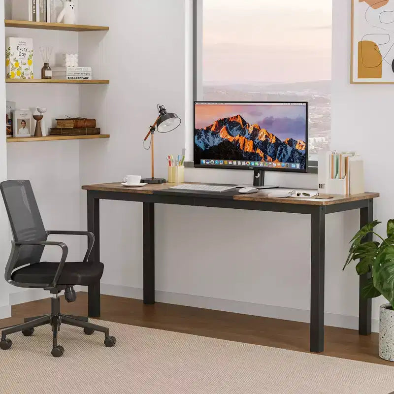 Grande scrivania da ufficio, struttura in metallo nero, workstation moderna e semplice per studio o ufficio a casa