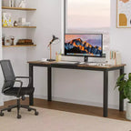 Grande scrivania da ufficio, struttura in metallo nero, workstation moderna e semplice per studio o ufficio a casa