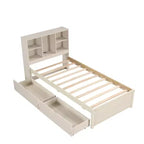 Letto matrimoniale moderno da 221 cm con testiera a due ripiani in stile libreria, porte USB integrate e due cassetti, finitura bianco anticato