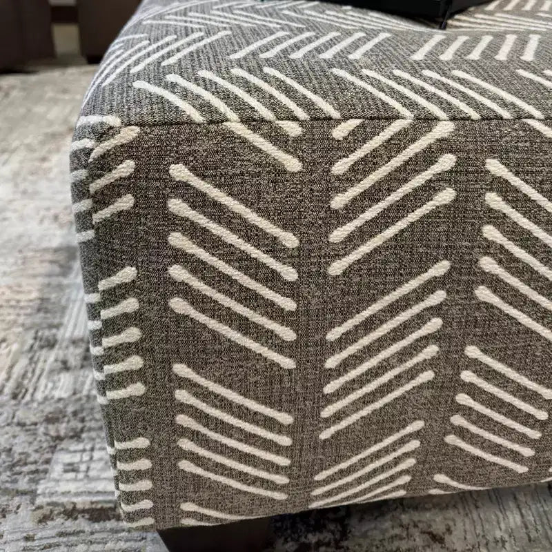Pouf da soggiorno, rivestimento in tessuto con motivo a spina di pesce