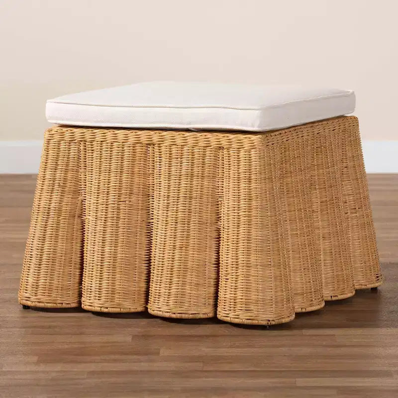 Pouf Smerlato in Rattan Color Miele: Quadrato Imbottito, Nessun Assemblaggio, Poliestere, Compensato